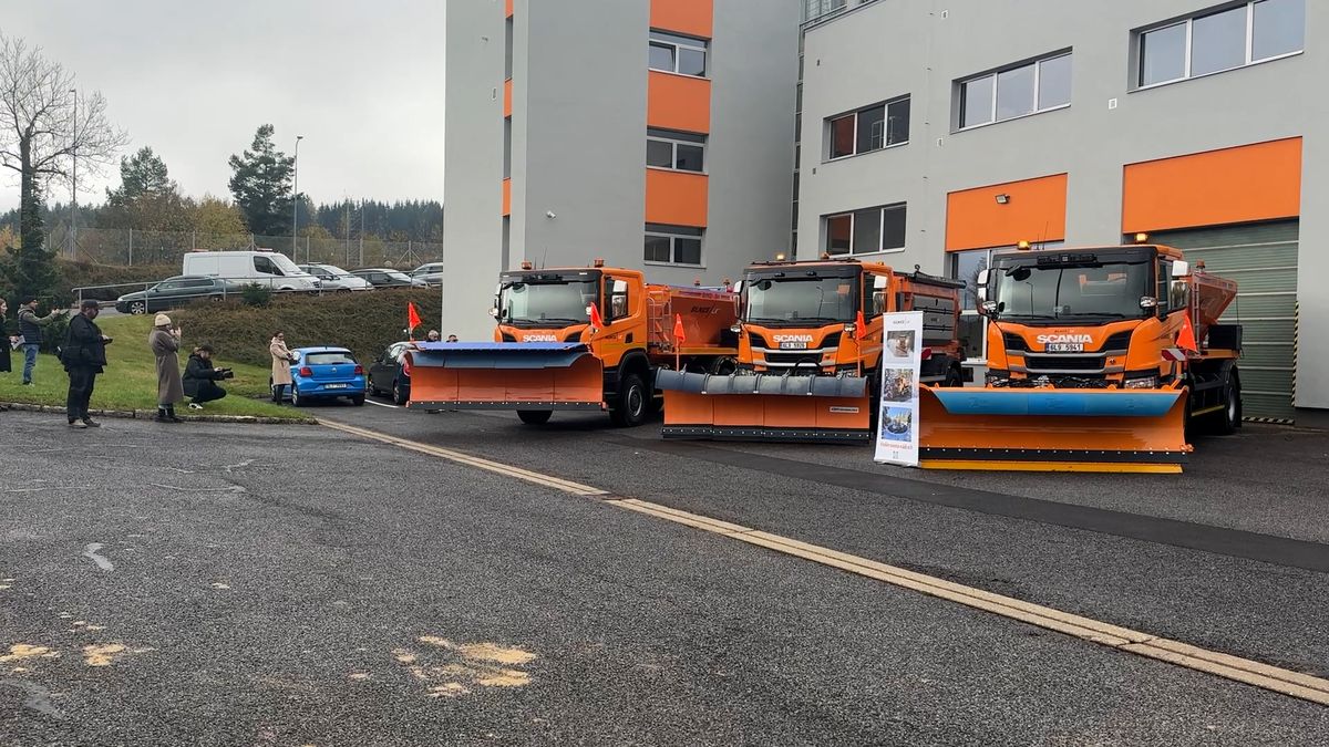 Silničáři na Liberecku ušetřili miliony. Na silnice sypou to, co na jaře vymetli